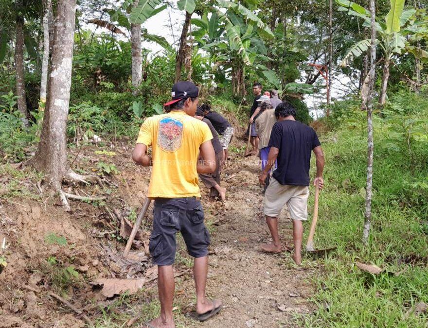 Berita Desa KERJA BAKTI PEMBUATAN JALAN SETAPAK Gg. KWENI RT 04 RW 08 DESA KURIPAN KIDUL KERJA BAKTI PEMBUATAN JALAN SETAPAK Gg. KWENI RT 04 RW 08 DESA KURIPAN KIDUL