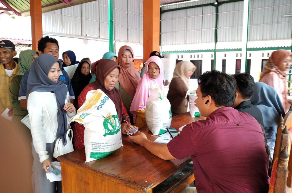 Pemerintah Salurkan Bantuan Pangan dari CPP Tahap 3 kepada Warga Desa Kuripan Kidul