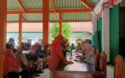Sejumlah KPM Desa Kuripan Kidul Terima Bantuan Beras dan Minyak goreng