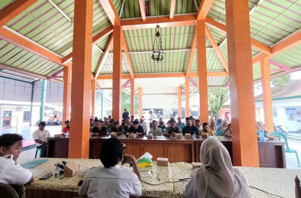 Segenap Ketua RT dan RW Desa Kuripan Kidul Terima Insentif Bulanan