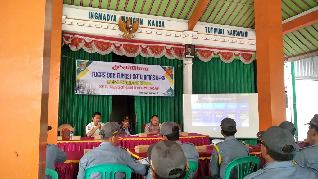 Wujudkan Desa Aman, Kuripan Kidul Latih Anggota Satlinmas